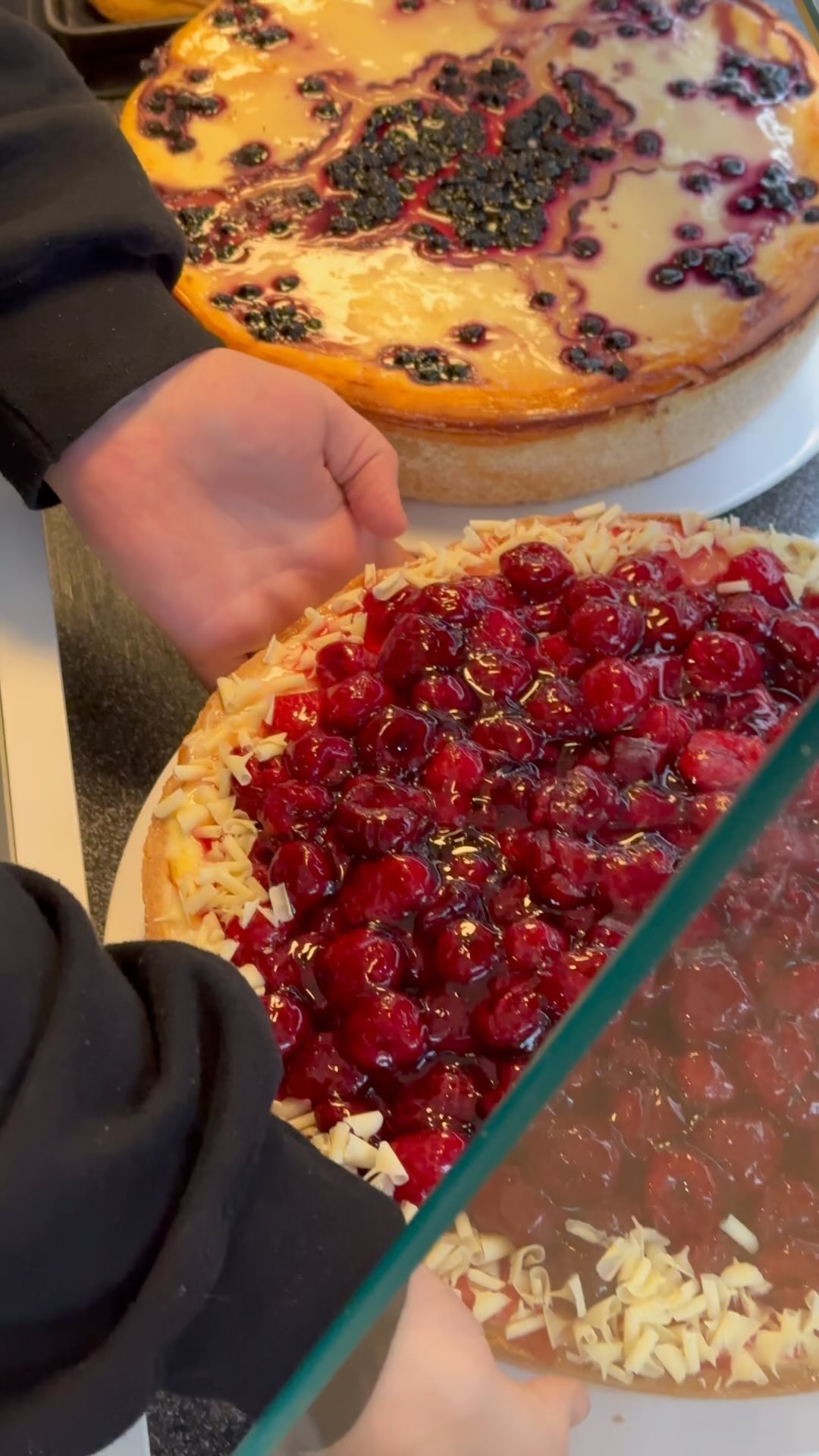 Handgemacht – Genuss in jedem Stück ! 🍞🍰 

#FreiburgBackt #WiehreKöstlichkeiten #HerdernSw